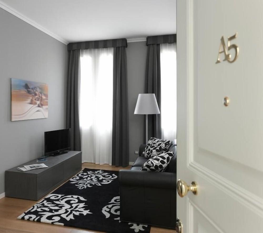 Palace 4*